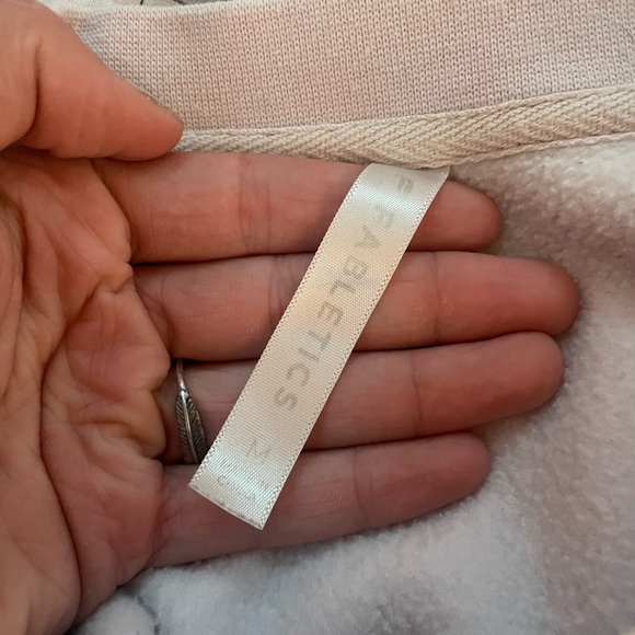 light pink Fabletics crewneck - Picture 2 of 3
